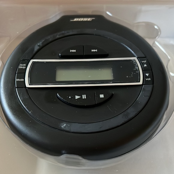 Vintage Bose Anti Skip Single Portable CD Player Model PM-1 New in box 034144